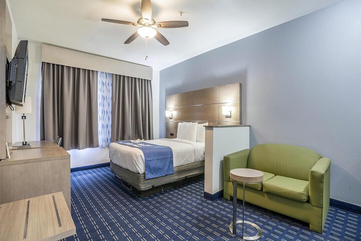 Room 103 of 117