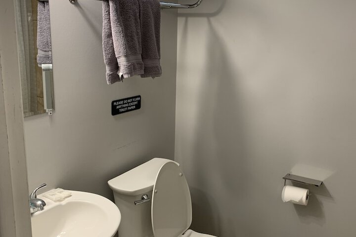 Room 27 of 38