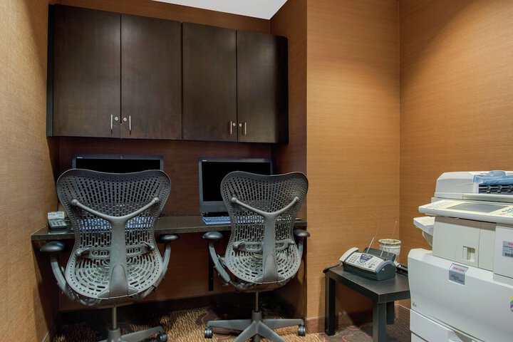 Business Center 44 of 44