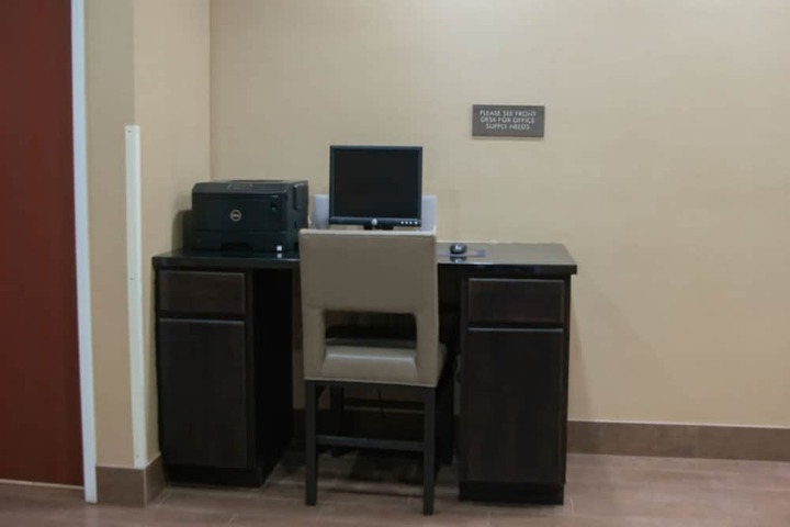 Business Center 76 of 77