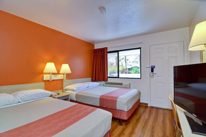 Room 25 of 57