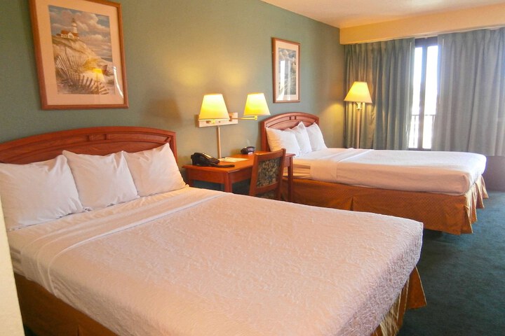 Room 5 of 8
