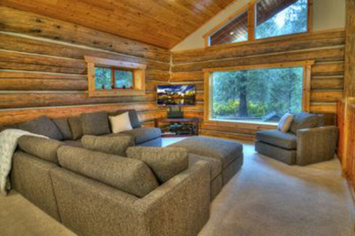 Tall Timbers Lodge Cabin with Hot Tub