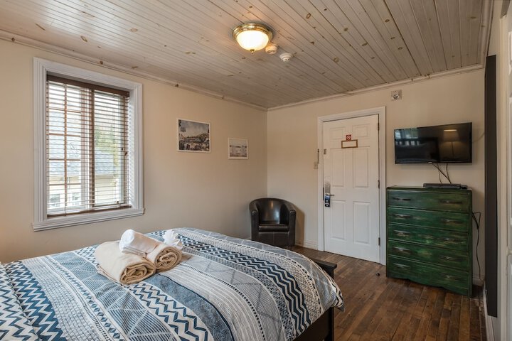 Room 28 of 34