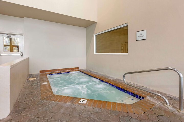 Best Western Plus Mill Creek Inn