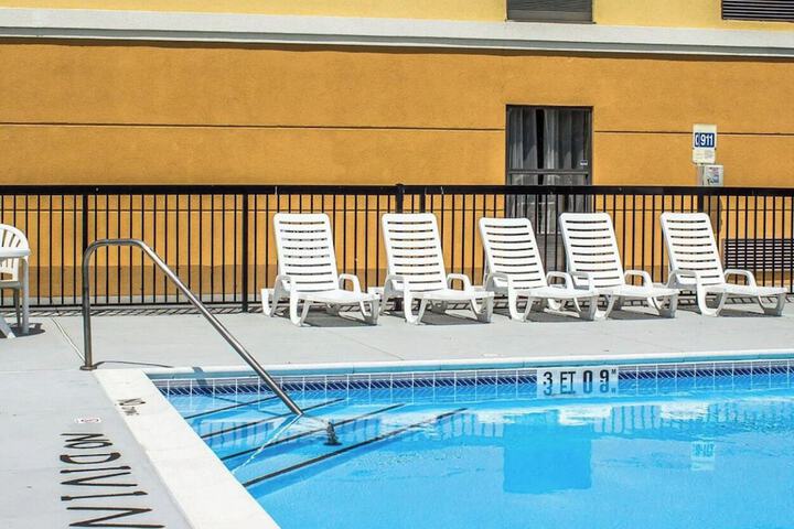 Comfort Inn Dunn near I-95