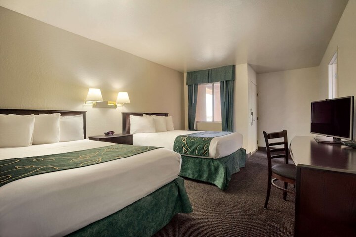 Room 10 of 16