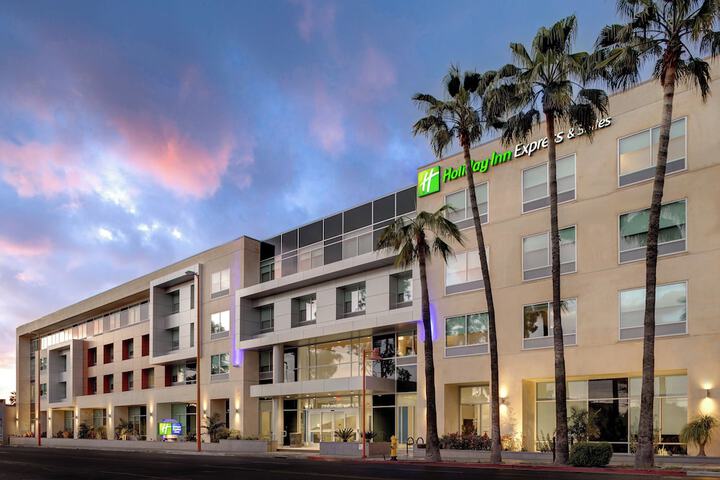 Holiday Inn Express & Suites Glendale Downtown by IHG