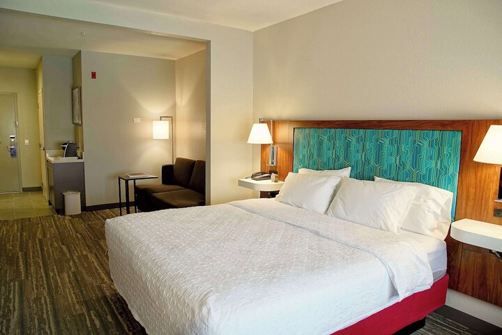 Room 4 of 10