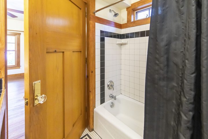 Room 120 of 169
