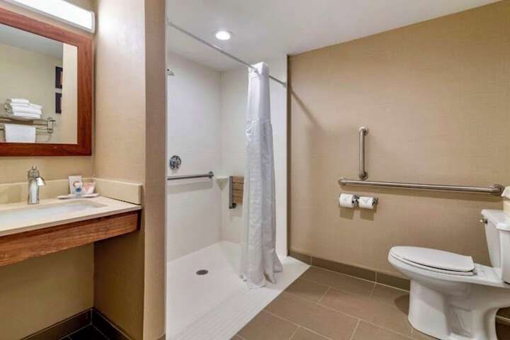 Comfort Inn Manchester Airport