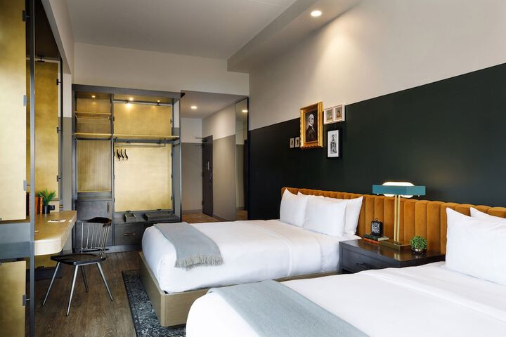 Room 20 of 106