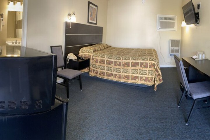 Room 9 of 10