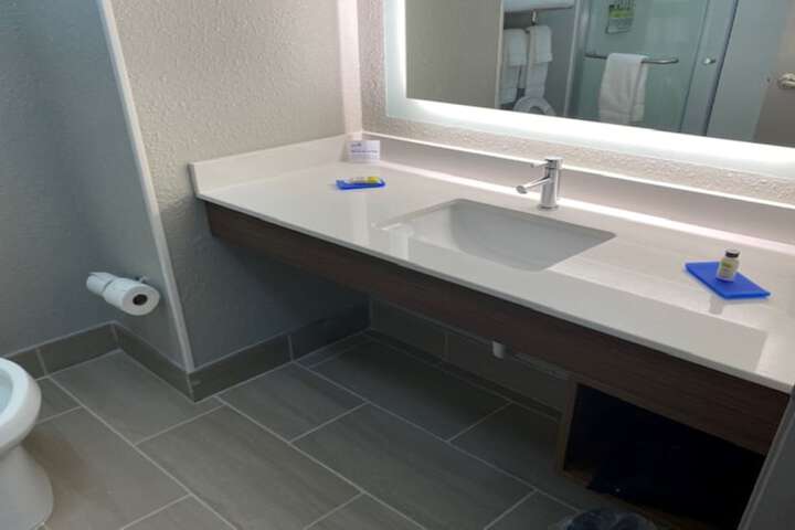 Holiday Inn Express & Suites Enterprise by IHG