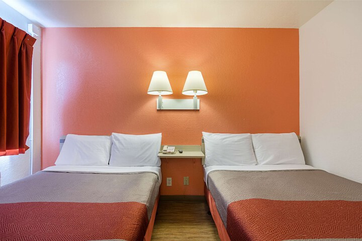 Room 28 of 74