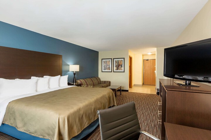 AmericInn by Wyndham Jefferson