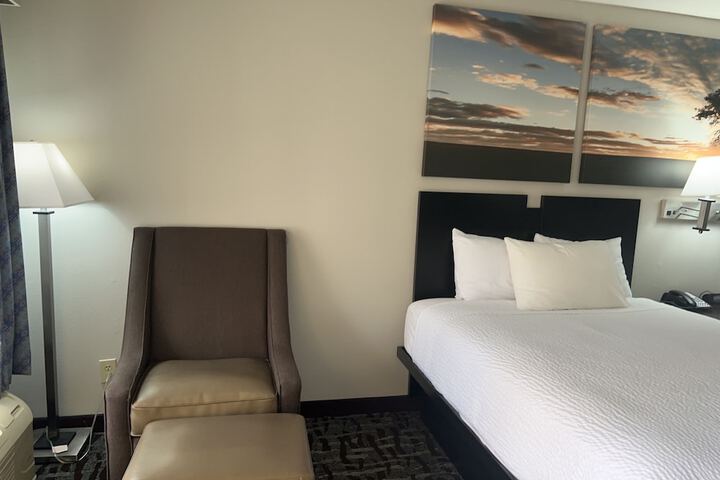 Room 27 of 61