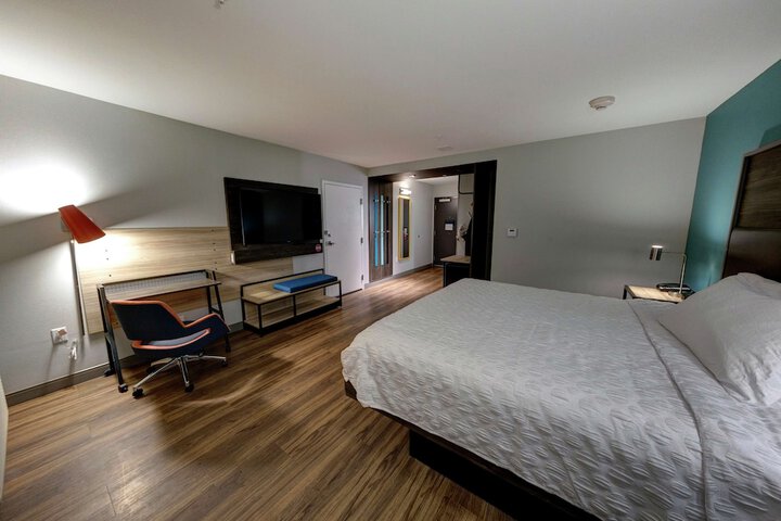 Room 21 of 28