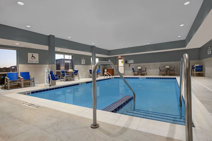 Holiday Inn Express & Suites Milwaukee - Brookfield by IHG