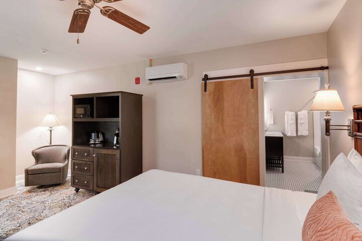 Room 83 of 113