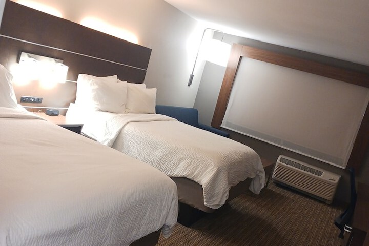 Room 17 of 42