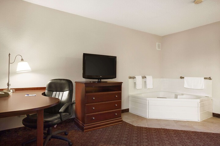 Room 11 of 15