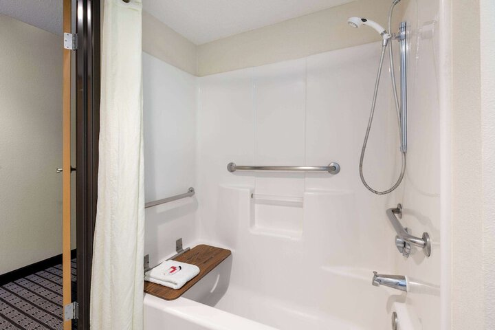 Room 18 of 22