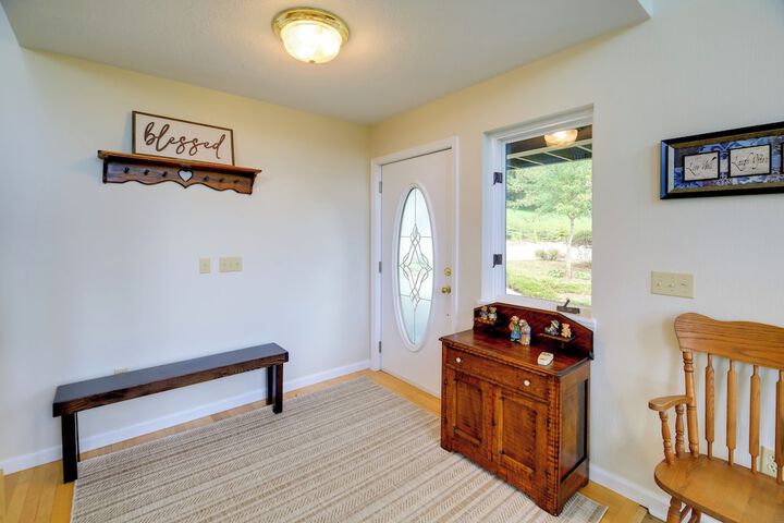 Secluded Mountain City Home w / Deck & Views!