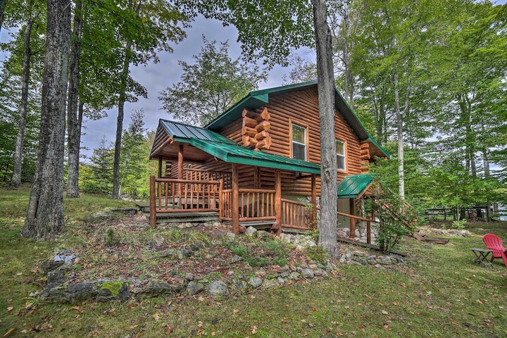 Updated Manistique Log Cabin Yard & Fire Pit