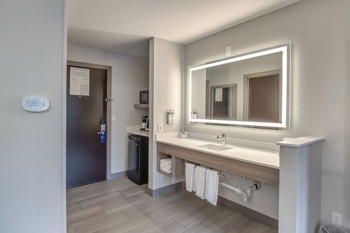 Holiday Inn Express Portland East - Troutdale by IHG