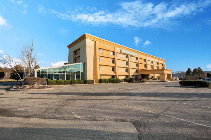 Hotel 4 of 50