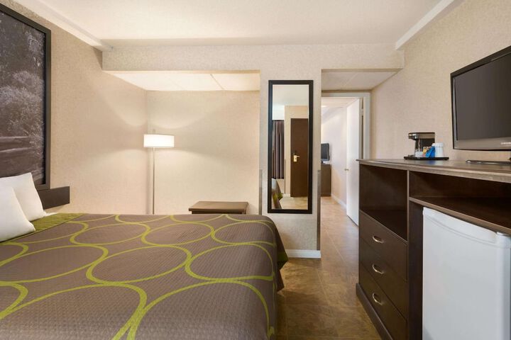 Room 13 of 35