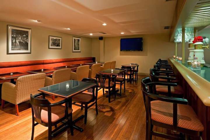 Lounge 55 of 59