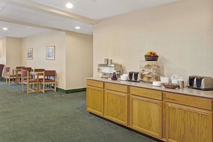 Red Lion Inn & Suites Elk Grove Village