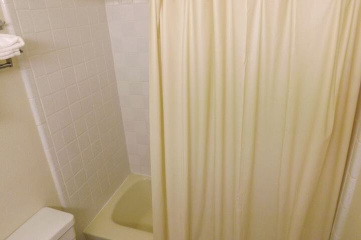 Room 13 of 32