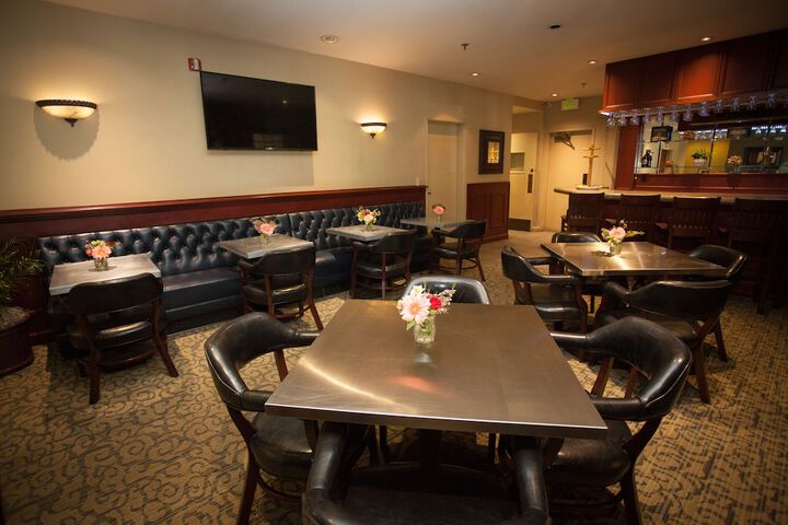 Lounge 108 of 127