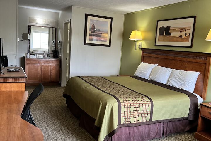 Room 27 of 34