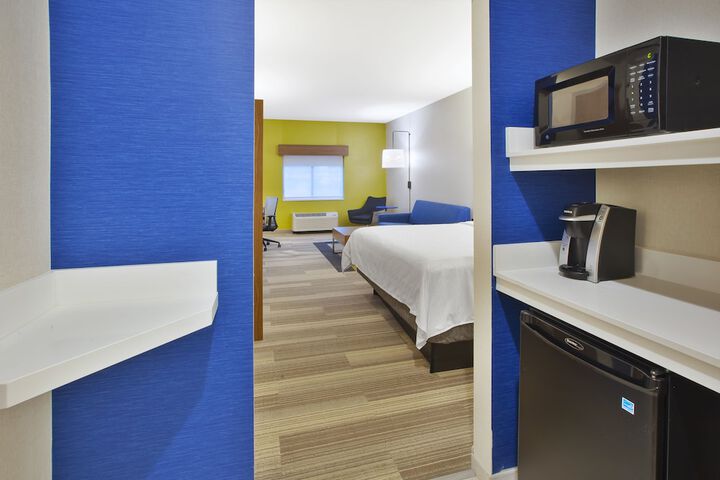 Holiday Inn Express Hotel & Suites Rochester - Victor by IHG