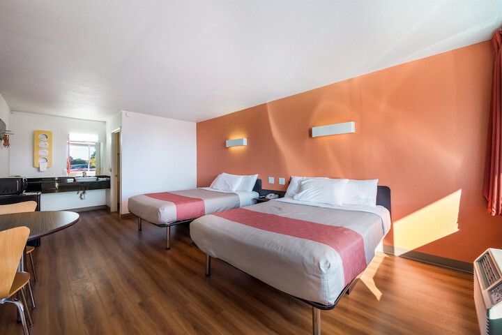 Room 15 of 33