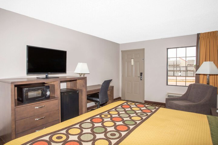 Room 10 of 17