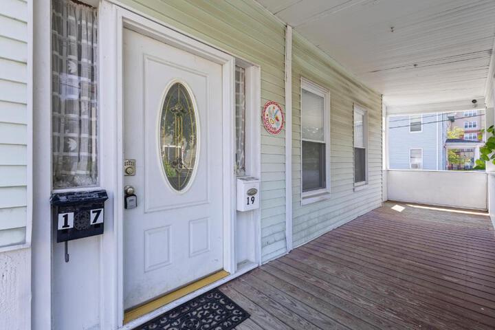 17-19Cozy & Spacious 6BR home in Malden with window AC and free parking