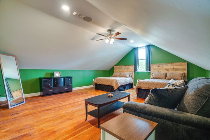 Near Wineries: Country Condo in New Haven