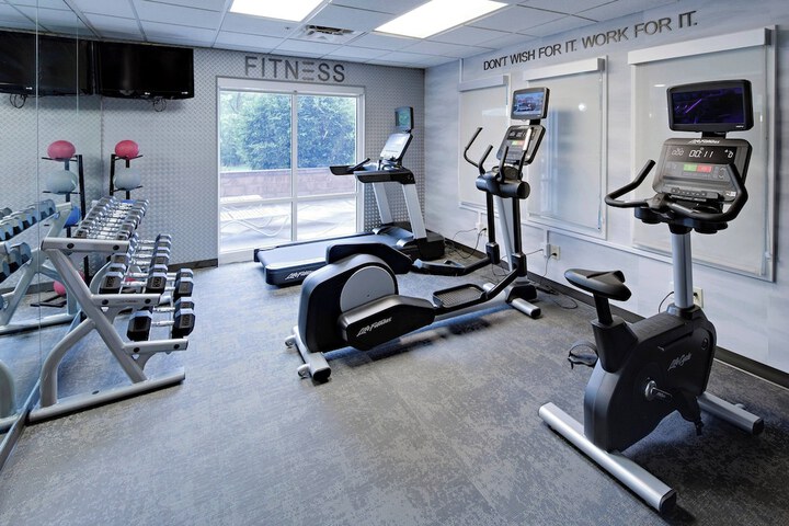 Fairfield Inn and Suites by Marriott Youngstown Austintown