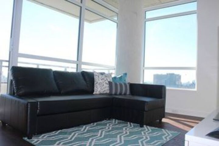 EG Suites - Modern Queen West Condo