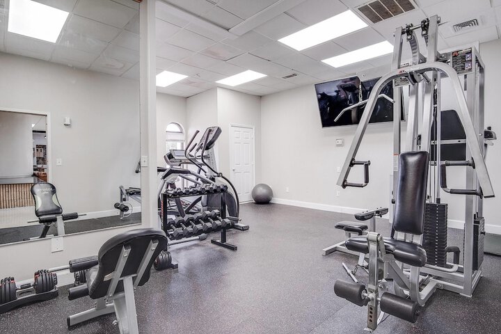 Cottonwood Suites Savannah Hotel & Conference Center