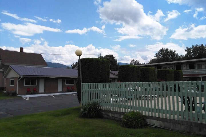 Northern Peaks Motor Inn