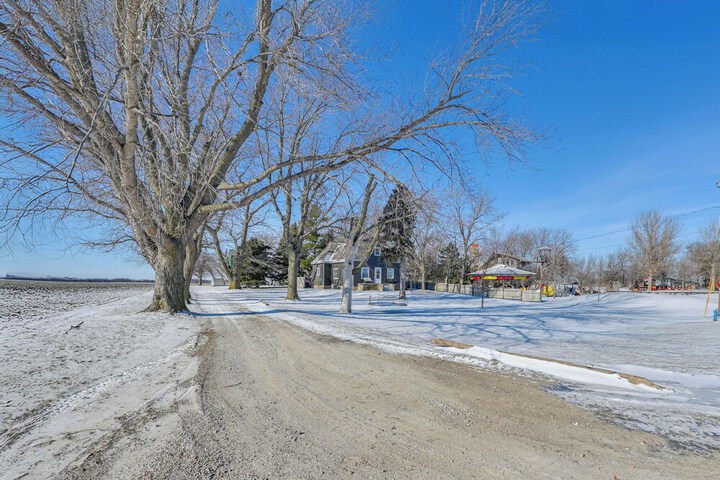 Charming Eagle Grove Farmhouse w / Patio!