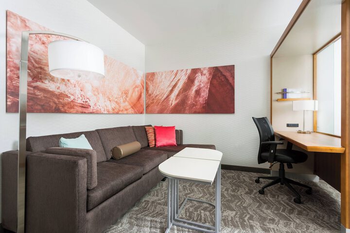 Room 21 of 37