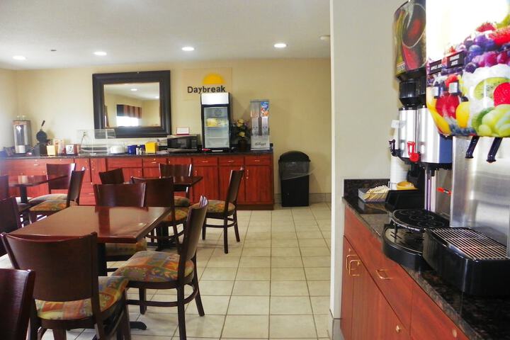 Breakfast/Coffee Service 22 of 24