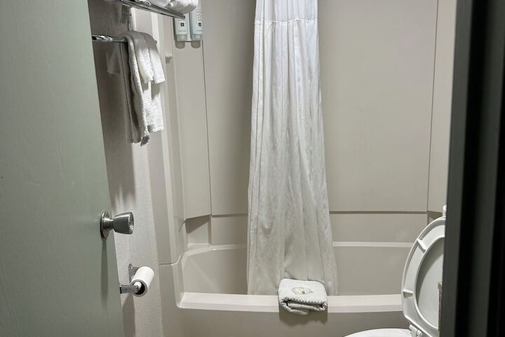 Room 8 of 37